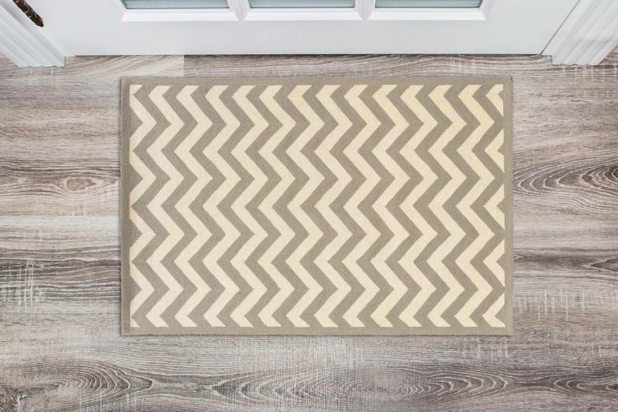 Rugs * | Top Sellers Silhouettechevron Grey & Ivory 1.10 2.10 Linon Home Decor Rug-Sh0123